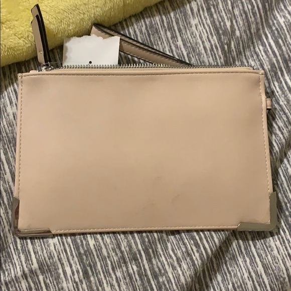 Light pink Nine West wristlet - brand new on sale - Picture 2 of 8